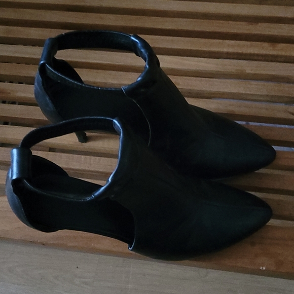 Shoes - Picture 2 of 2